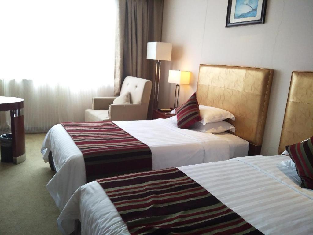 นิว เซนจูรี่ หนิงโป โฮเต็ล Hotel หนิงป่อ ภายนอก รูปภาพ
